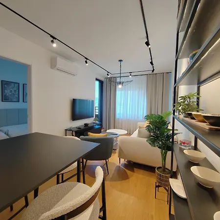 New Luxury With Garrage شقة *